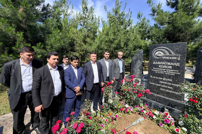 Давлатманд Хол