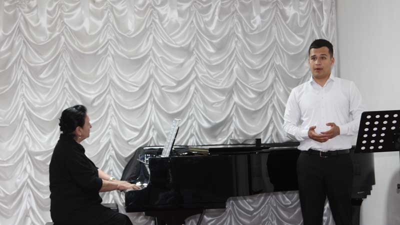 Кафедраи сарояндагии академӣ