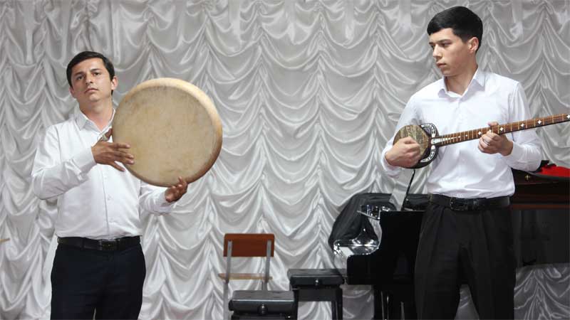 Кафедраи созҳои халқӣ